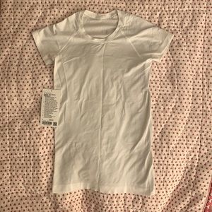 WHITE LULULEMON SWIFTLY TECH